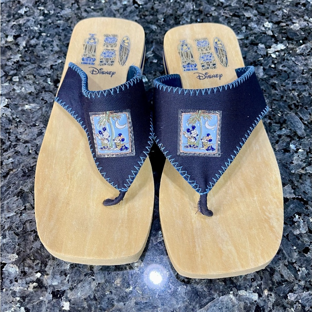Disney Hawaiian Tiki Sandals Limited Edition Mickey & Minnie Size 8